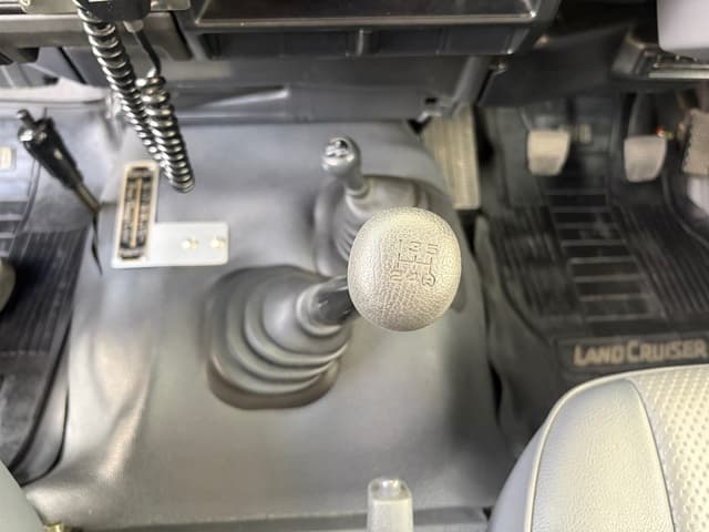 2001 Toyota Land Cruiser JDM car for sale — photo 16 of 18