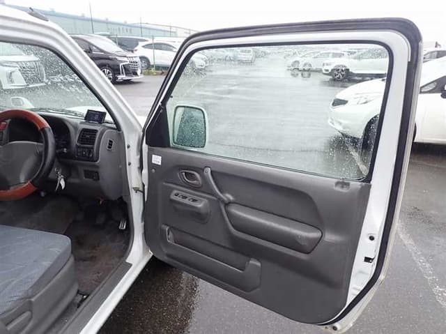 2000 Suzuki Jimny JDM car for sale — photo 16 of 21