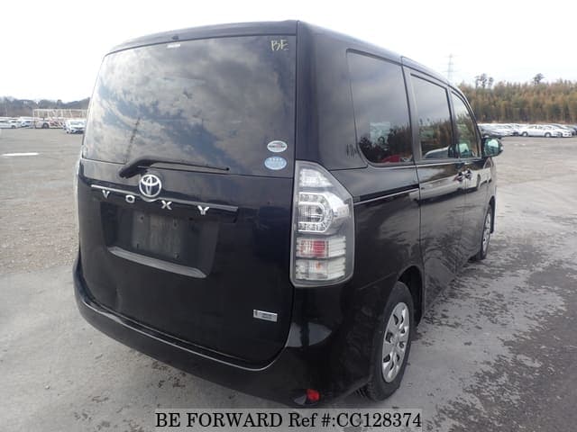 2011 Toyota Voxy JDM car for sale — photo 5 of 25