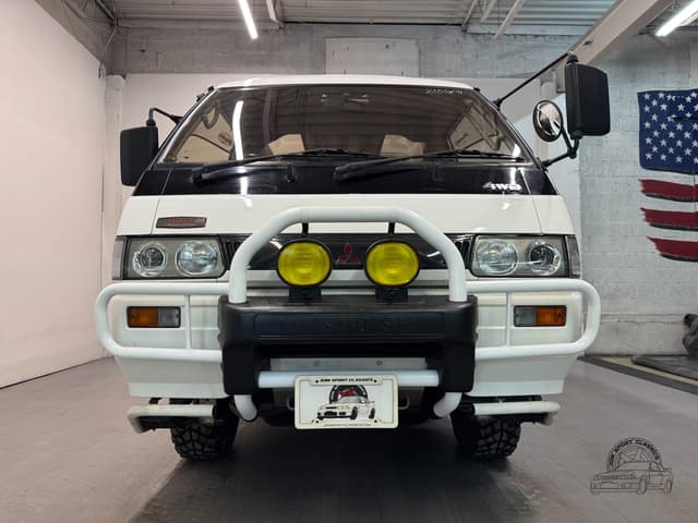 1991 Mitsubishi Delica JDM car for sale — photo 8 of 25