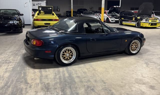 1998 Mazda Roadster (Eunos Roadster / MX-5) JDM car for sale — photo 8 of 25