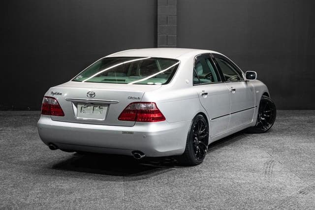 2006 Toyota Crown JDM car for sale — photo 10 of 15