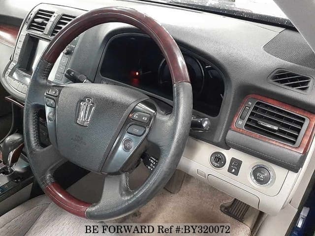 2008 Toyota Crown JDM car for sale — photo 3 of 8