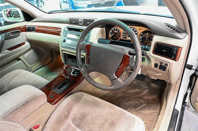 2000 Toyota Crown JDM car for sale — photo 13 of 20