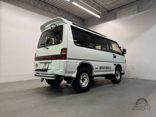 1991 Mitsubishi Delica JDM car for sale — photo 12 of 25
