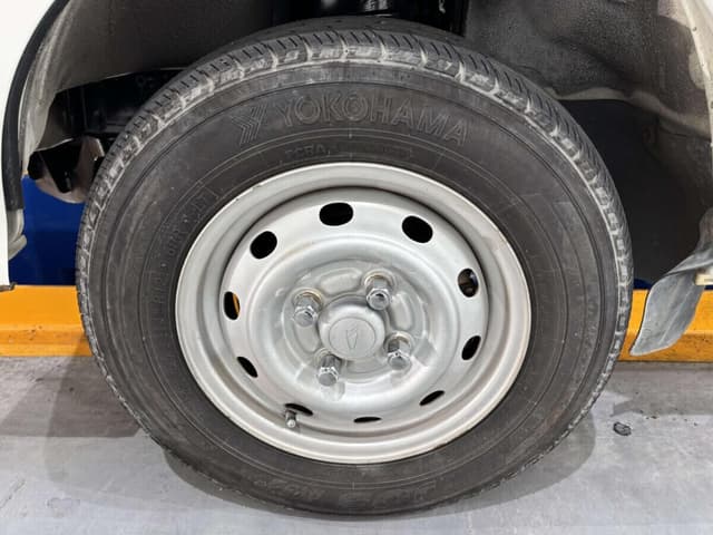 1999 Daihatsu Hijet JDM car for sale — photo 16 of 23