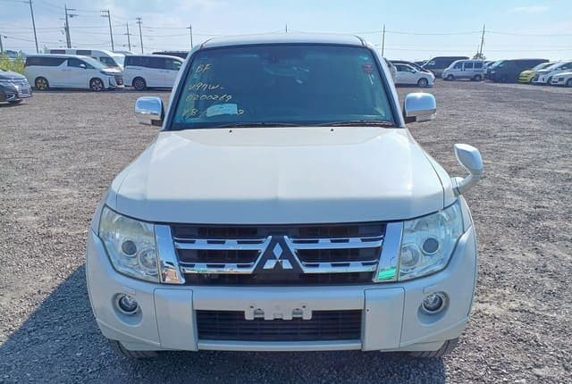 2009 Mitsubishi Pajero JDM car for sale — photo 8 of 25