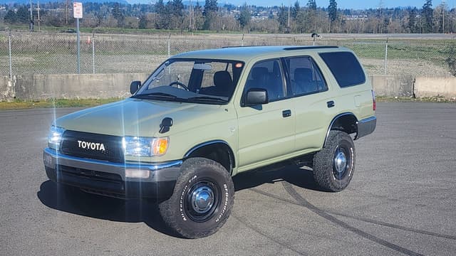1994 Toyota Hilux Surf JDM car for sale — photo 2 of 16