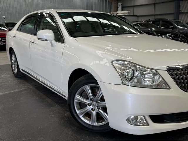2010 Toyota Crown JDM car for sale — photo 5 of 21