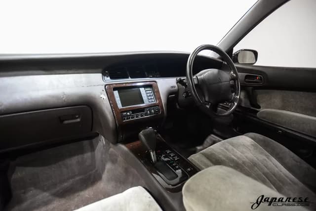 1992 Toyota Crown JDM car for sale — photo 9 of 25