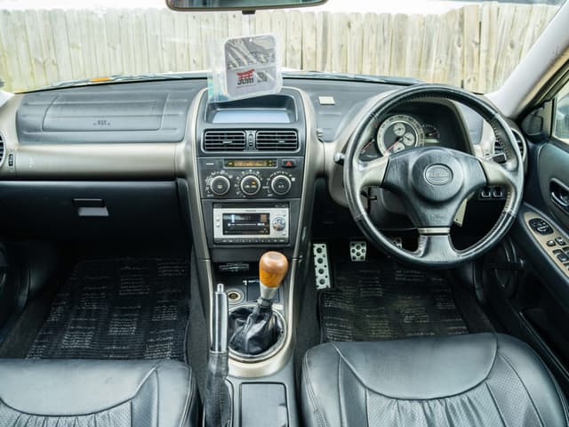 1999 Toyota Altezza JDM car for sale — photo 9 of 17