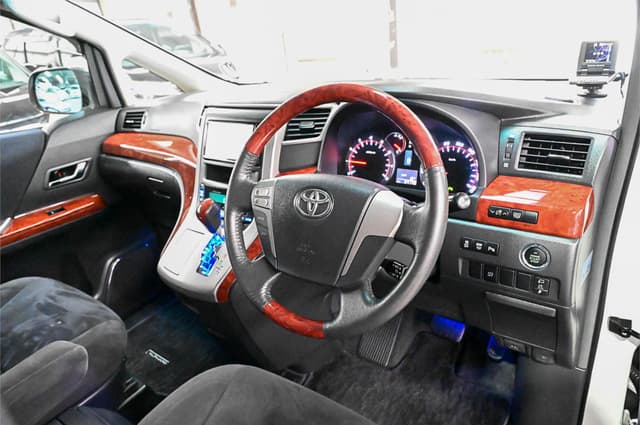 2011 Toyota Alphard JDM car for sale — photo 17 of 25