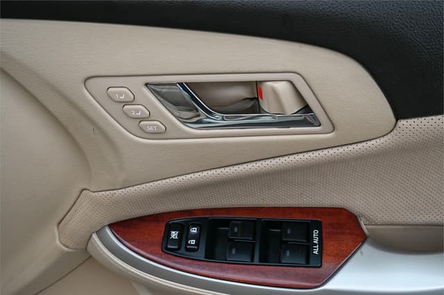 2009 Toyota Majesta JDM car for sale — photo 22 of 25