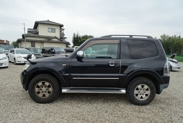 2008 Mitsubishi Pajero JDM car for sale — photo 2 of 25