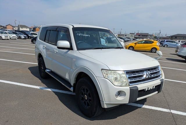 2011 Mitsubishi Pajero JDM car for sale — photo 7 of 25