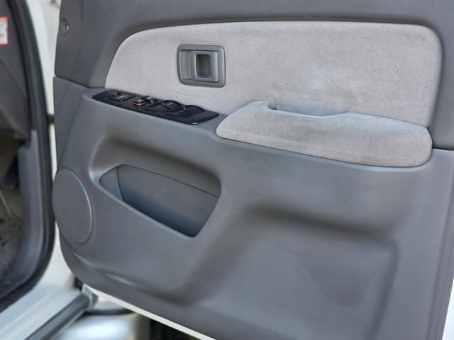 2001 Toyota Hilux Surf JDM car for sale — photo 25 of 25