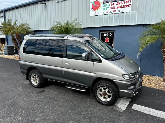 2000 Mitsubishi Delica JDM car for sale — photo 10 of 23