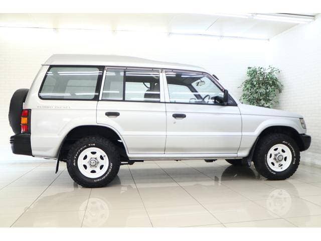 1992 Mitsubishi Pajero JDM car for sale — photo 4 of 17