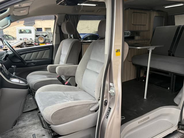 2005 Toyota Alphard JDM car for sale — photo 16 of 25