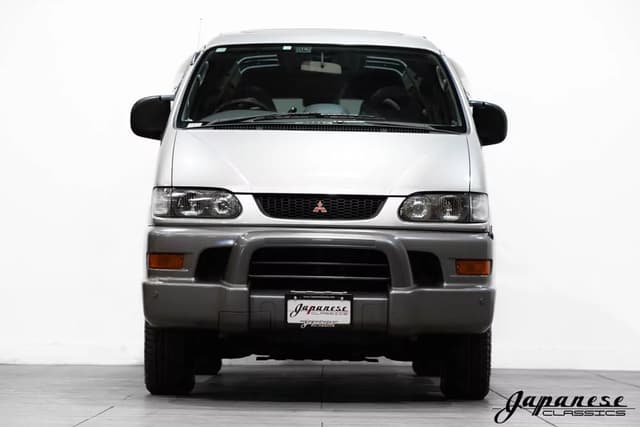 1999 Mitsubishi Delica JDM car for sale — photo 2 of 25