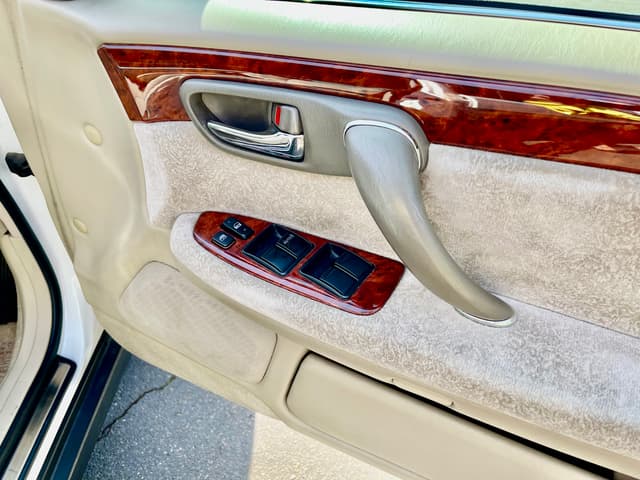 2000 Toyota Crown JDM car for sale — photo 15 of 25