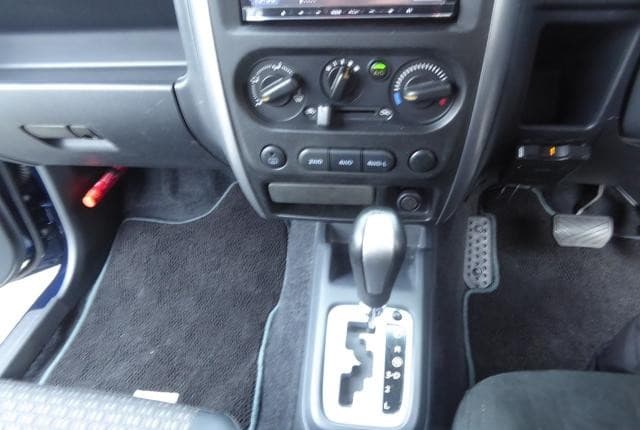 2010 Suzuki Jimny JDM car for sale — photo 16 of 25