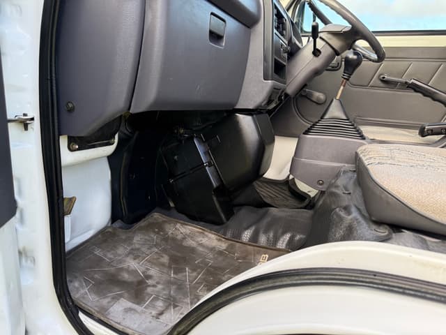 1998 Mitsubishi Minicab JDM car for sale — photo 17 of 25