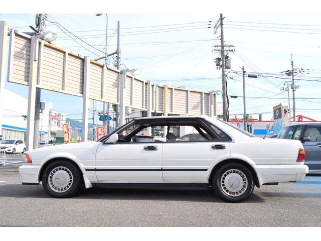 1995 Nissan Gloria JDM car for sale — photo 9 of 25