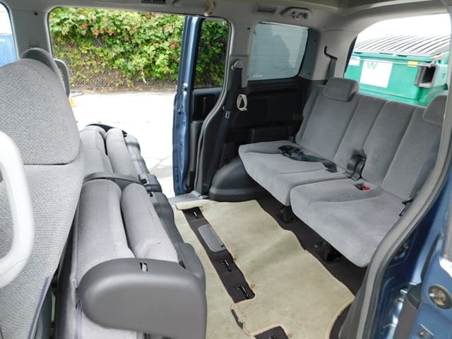 2006 Honda Stepwagon JDM car for sale — photo 7 of 8
