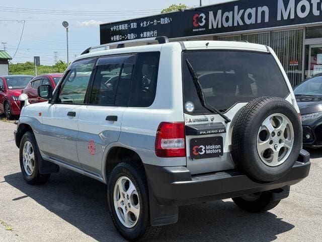 1998 Mitsubishi Pajero JDM car for sale — photo 9 of 20