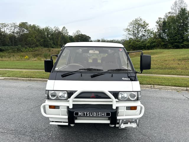 1991 Mitsubishi Delica JDM car for sale — photo 10 of 10