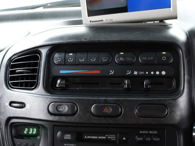 1998 Mitsubishi Delica JDM car for sale — photo 13 of 25
