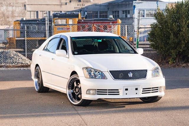 2004 Toyota Crown JDM car for sale — photo 3 of 19
