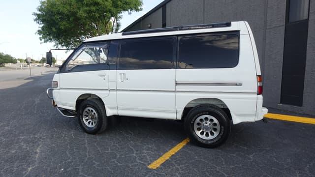 1994 Mitsubishi Delica JDM car for sale — photo 5 of 16