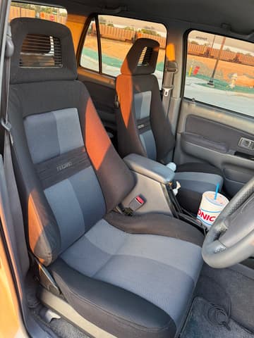 1999 Toyota Hilux Surf JDM car for sale — photo 16 of 25
