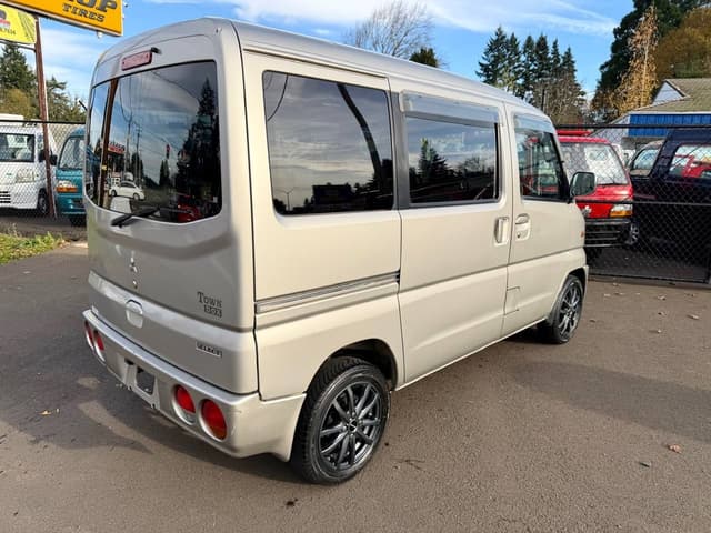 2000 Mitsubishi Town Box JDM car for sale — photo 8 of 25