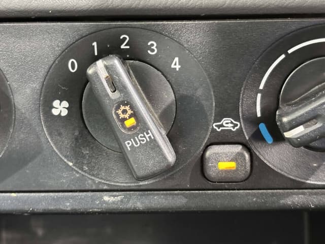2000 Mitsubishi Minicab JDM car for sale — photo 11 of 25