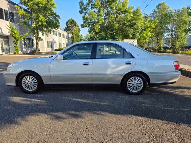 1999 Toyota Crown JDM car for sale — photo 2 of 13