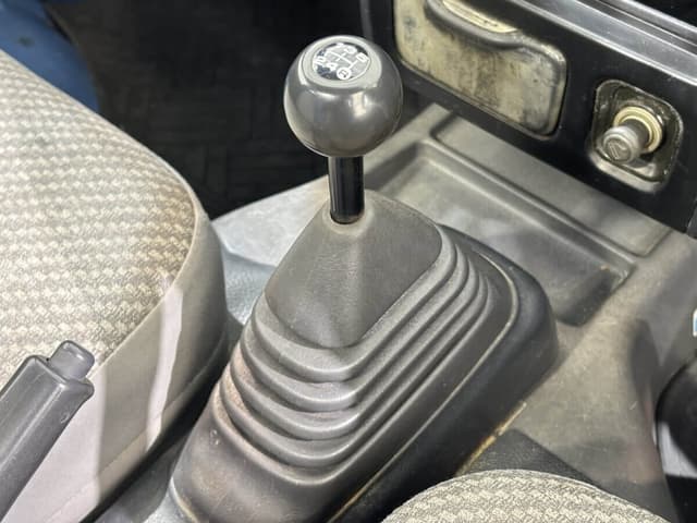 2000 Daihatsu Hijet JDM car for sale — photo 12 of 23