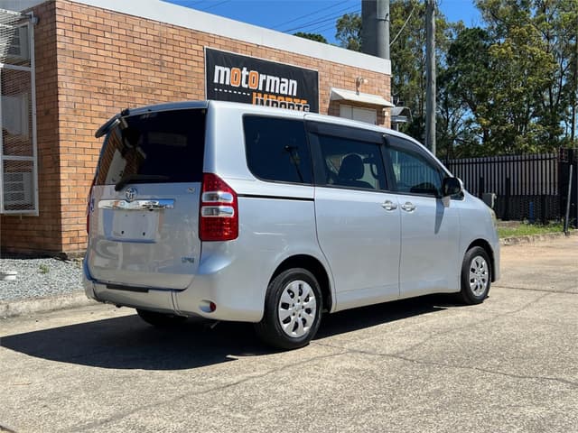 2011 Toyota Noah JDM car for sale — photo 6 of 18