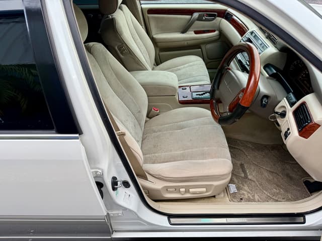 1999 Toyota Crown JDM car for sale — photo 17 of 21