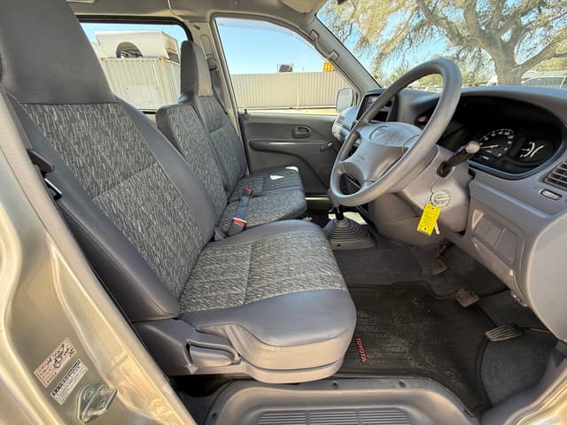 2000 Toyota Townace JDM car for sale — photo 18 of 20