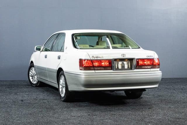 2003 Toyota Crown JDM car for sale — photo 8 of 17