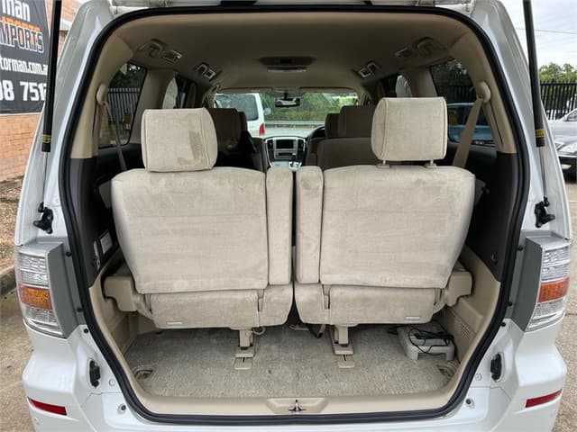 2007 Toyota Alphard JDM car for sale — photo 15 of 18