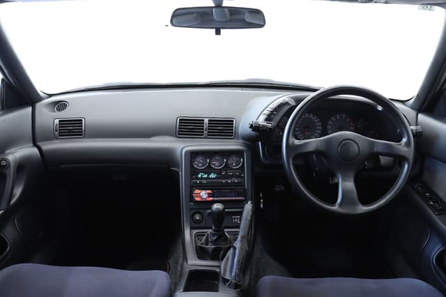 1992 Nissan Skyline JDM car for sale — photo 5 of 10
