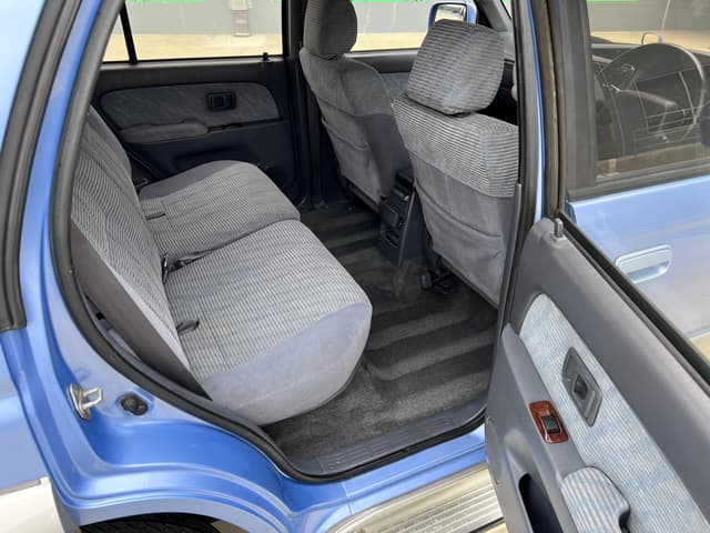 1996 Toyota Hilux Surf JDM car for sale — photo 17 of 20