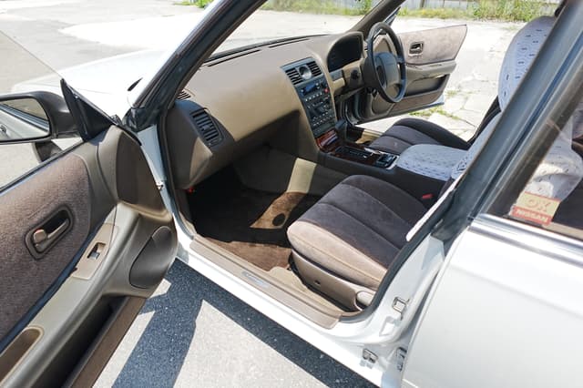 1993 Nissan Laurel JDM car for sale — photo 11 of 14