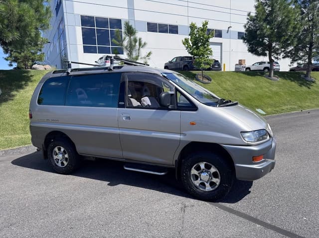 1997 Mitsubishi Delica JDM car for sale — photo 3 of 23
