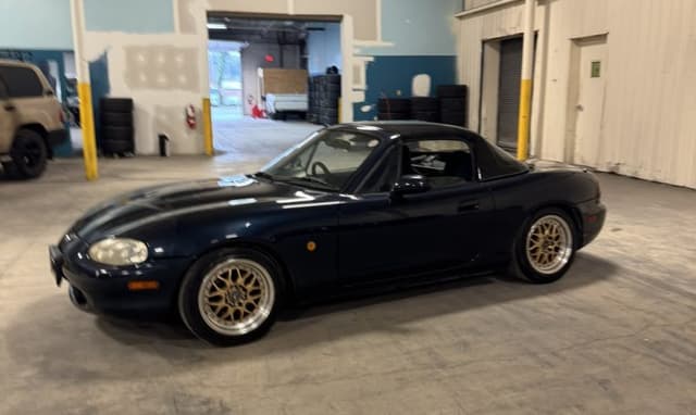 1998 Mazda Roadster (Eunos Roadster / MX-5) JDM car for sale — photo 18 of 25