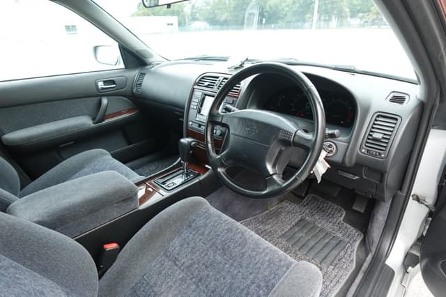1995 Nissan Gloria JDM car for sale — photo 12 of 18